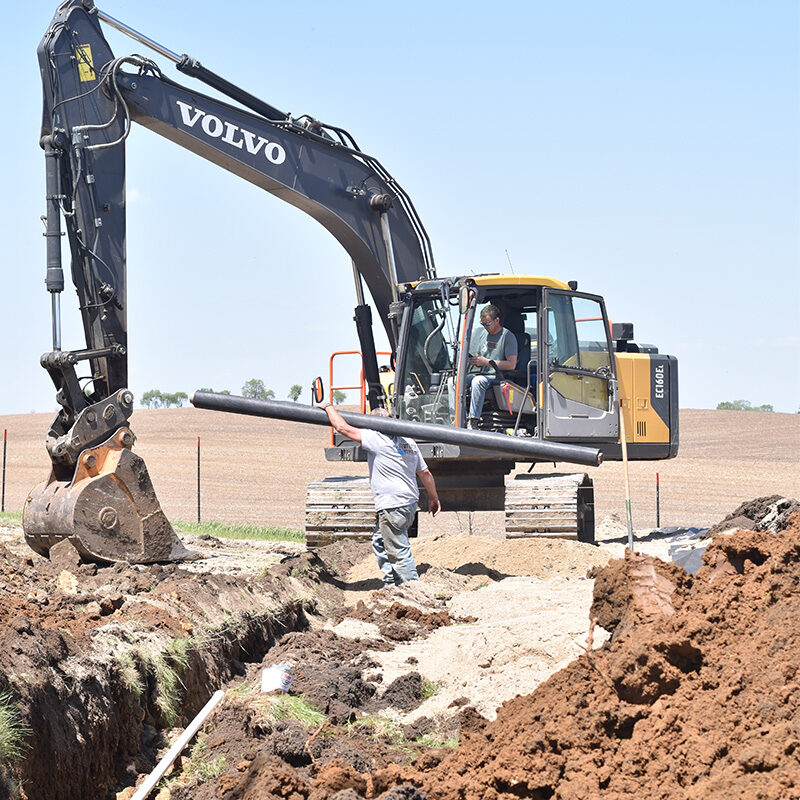 excavator-tranch-water-lines